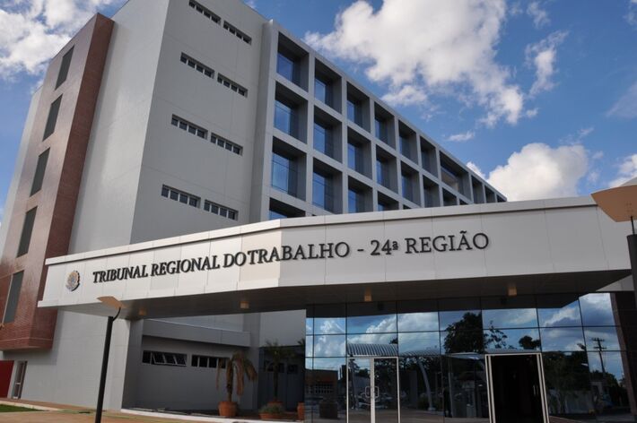 Entrada do Tribunal Regional do Trabalho em MS