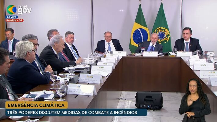 A reunião dos Três Poderes é realizada em um momento em que a capital federal tem baixa visibilidade por causa do incêndio que atinge o Parque Nacional desde domingo (15.set). 