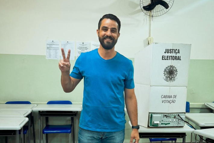 Jean da Saúde. E o vice-prefeito eleito em Deodápolis é Marcinho do Frigomar, do PSDB, que tem 47 anos.