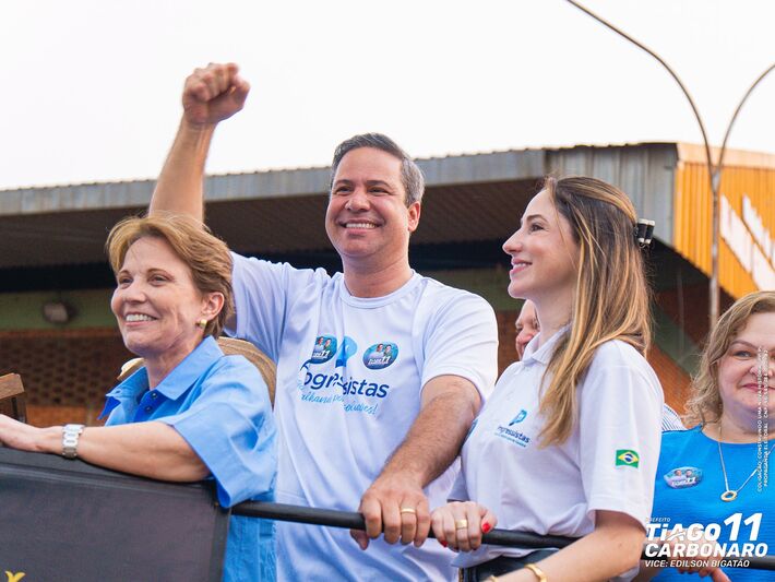 Tiago durante campanha ao lado de Tereza Cristina.