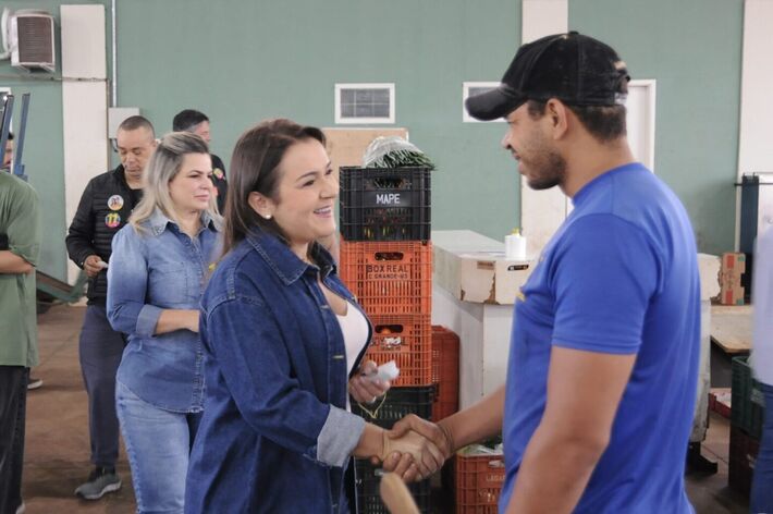 Comerciantes no CEASA expressaram apoio à prefeita.