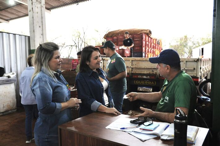 Adriane Lopes durante visita a empresários em Campo Grande