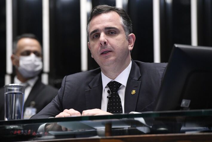 O presidente do Senado, Rodrigo Pacheco, durante a abertura da sessão plenária.  Fonte: Agência Senado