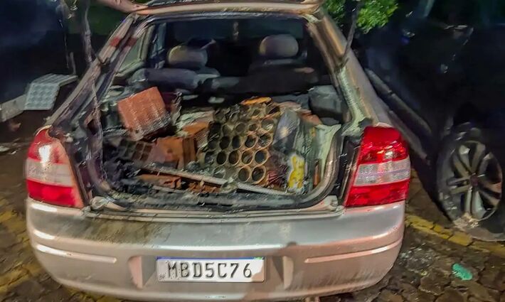 Carro estava carregado com explosivos