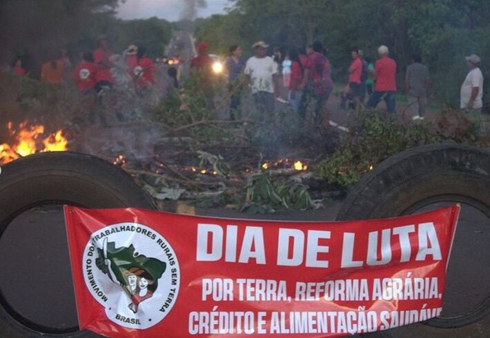 Manifestantes durante bloqueio