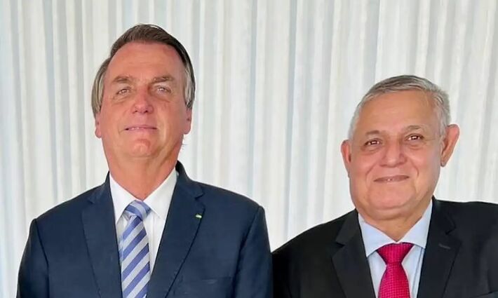 Bolsonaro ao lado do Tenente Portela