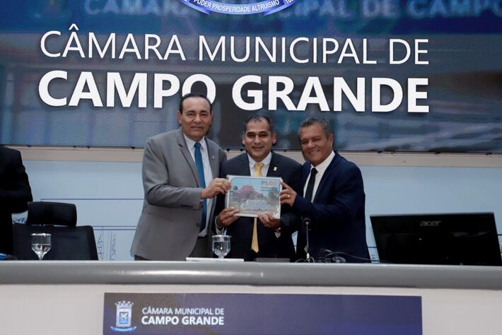 Vereadores Carlão, Betinho e Delei durante sessão