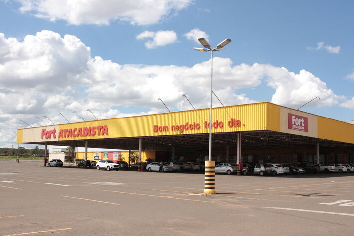 Supermercado Fort Atacadista na Avenida Presidente Vargas. Foto: Tero Queiroz 