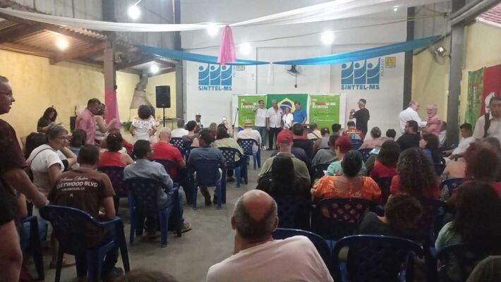 Ato na Sintel reuniu centenas de pessoas em prol da democracia. Foto: Reprodução