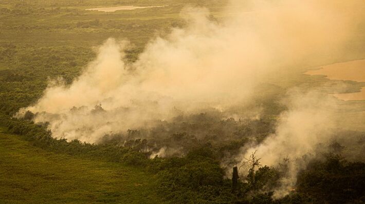 Imagem aéra de incêndio no Pantanal