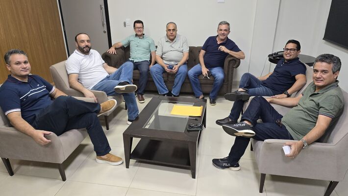 Papy recebe deputado federal Vander Loubet em primeira agenda no gabinete da presidência da Câmara Municipal. Foto: Tero Queiroz