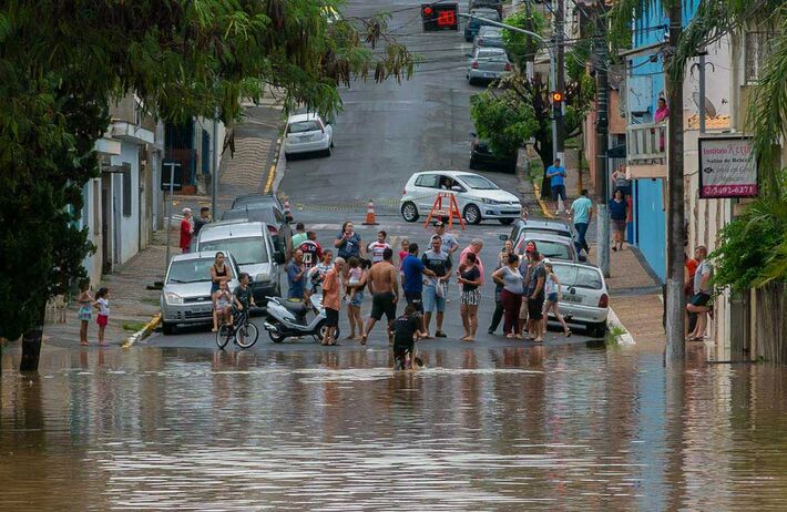 Enchentes são problema crônico em São Paulo