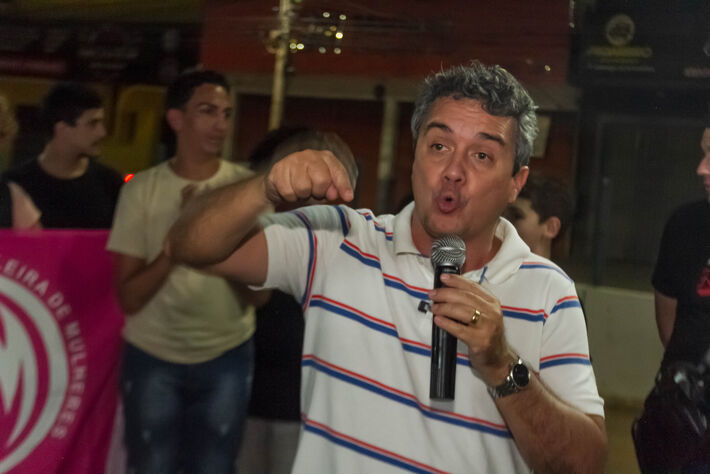 Landmark discursando durante manifestação contra o aumento da tarifa de ônibus na Capital |Foto: Tero Queiroz