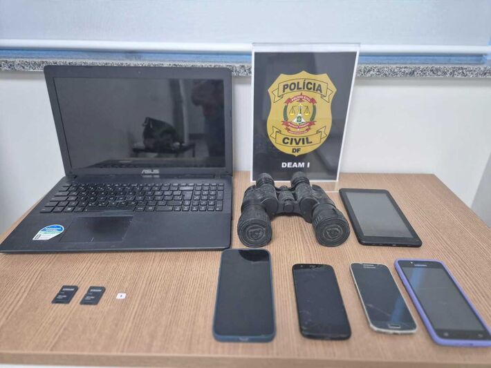 Objetos apreendidos pela polícia com o autor
