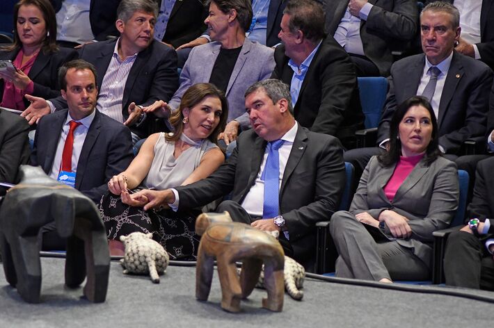 Governador e demais autoridades na abertura do evento