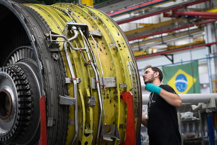 Com política de reindustrialização, setor mantém crescimento anual.