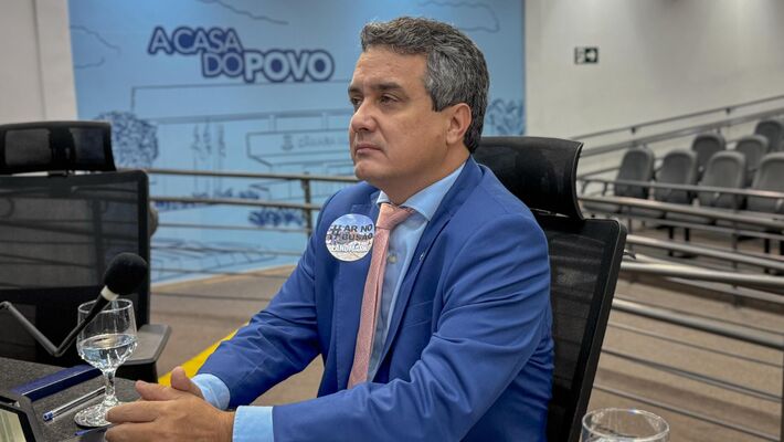 Vereador Landmark durante sessão na Câmara Municipal