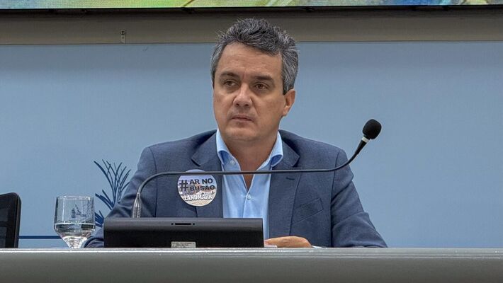 Vereador Landmark durante audiência pública