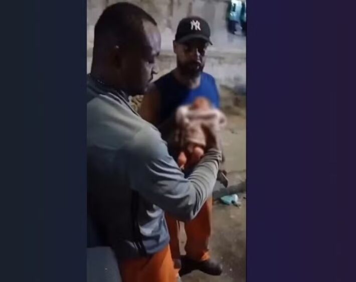 Momento em que gari encontrou criança