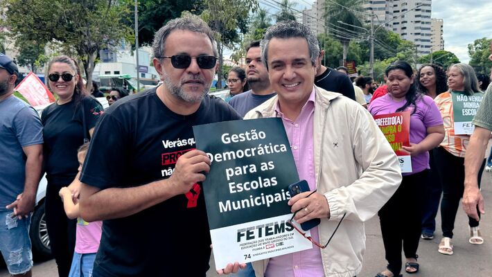 Ao lado do professor Francisco, vereador defendeu valorização da educação pública