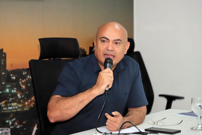 Vereador durante audiência pública na Câmara Municipal