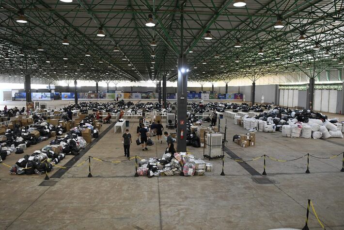 Milhares de peças vão ser doadas a pessoas carentes da Capital. Foto: Bruno Rezende