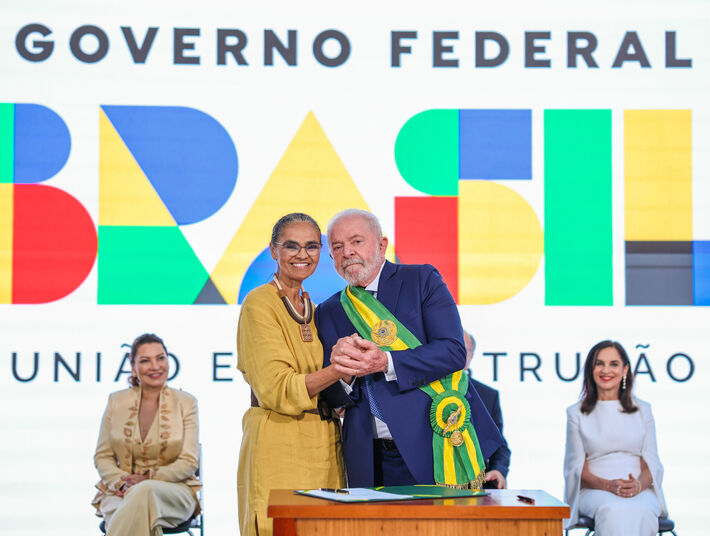 Lula e Marina Silva, juntos, tem conseguido frear o desmatamento predatório no Brasil.  
