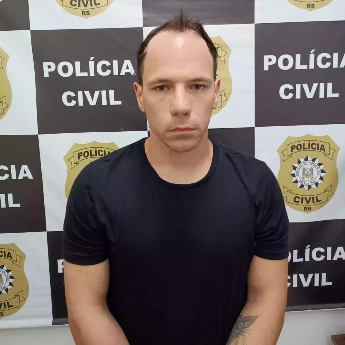 Ramiro Gonzaga Barros foi preso em janeiro por posse de pornografia infantil.