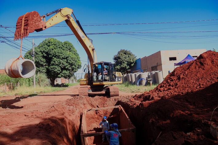 Maquinário durante obras no Jardim Noroeste