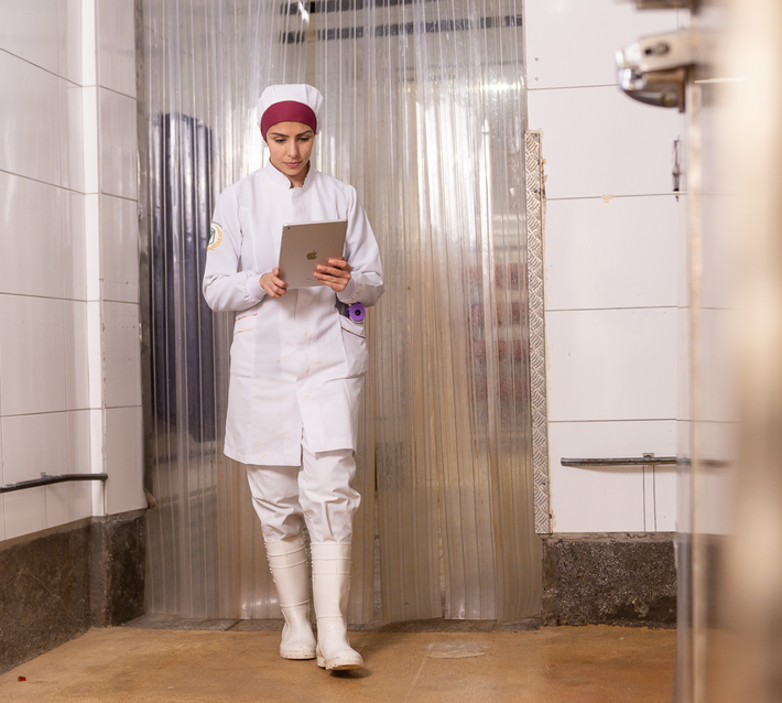 Paula Eloize  médica veterinária, consultora e referência nacional em segurança dos alimentos.