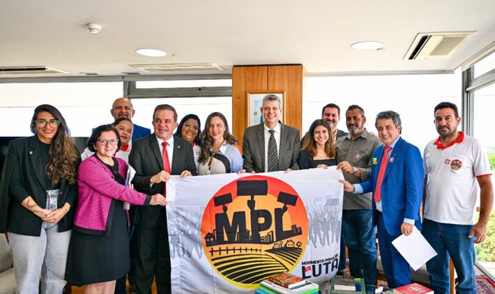Autoridades de MS durante reunião com ministro
