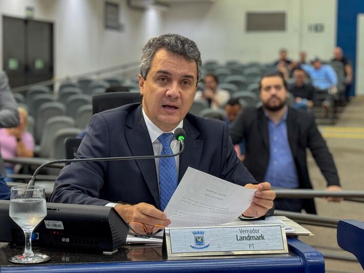 Vereador durante sessão na Câmara Municipal