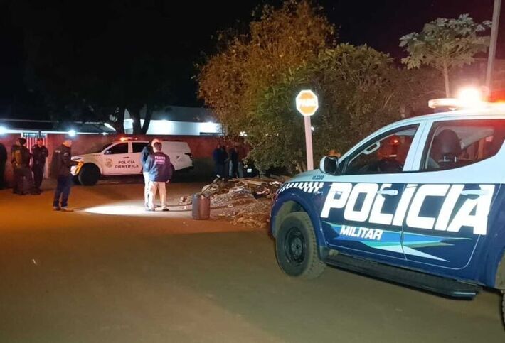 Jovem foi morto na frente de casa