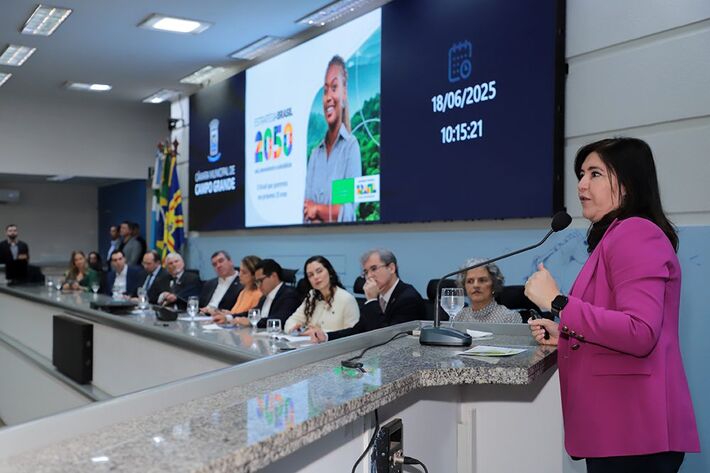 Ministra Simone Tebet durante evento em Campo Grande