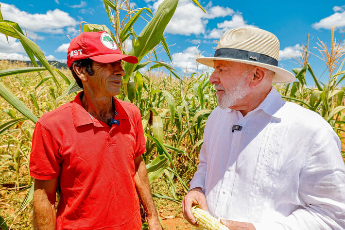 Agricultura familiar impulsiona prévia do PIB no Brasil. Presidente da República, Luiz Inácio Lula da Silva, durante visita às áreas de produção de goiaba, café e milho em Campo do Meio. Campo do Meio - MG.    Foto: Ricardo Stuckert / PR