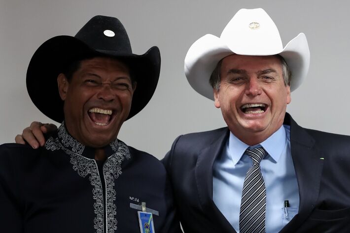 Curiosamente, a fraude no INSS inciou durante o governo de Jair Bolsonaro, ex-presidente inelegível amigo íntimo do Apóstolo Valdemiro Santiago, líder da Igreja Mundial do Poder de Deus. Foto: Arquivo | PR