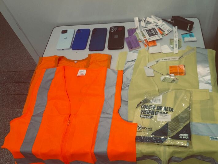 Objetos apreendidos com os golpistas