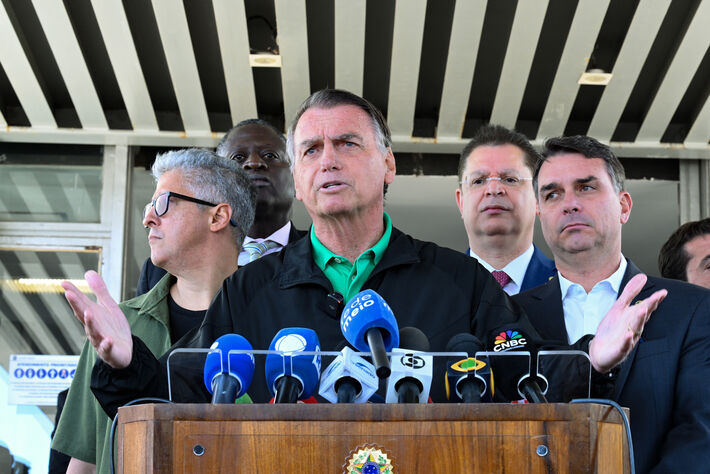 O inelegível Jair Bolsonaro durante coletiva no Senado. Foto: Edilson Rodrigues/Agência Senado