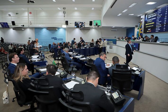 Vereadores durante sessão nesta terça-feira