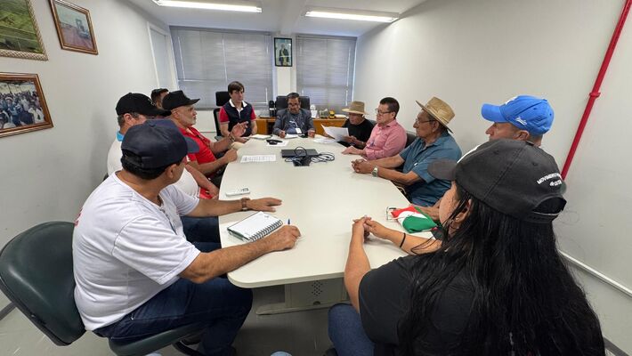 Lideranças da Frente Coletiva Agrária na Superintendência do Incra/MS