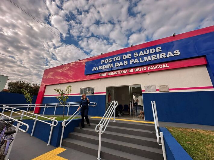 Prefeita usou rosa, cor de sua campanha, na pintura de prédios públicos