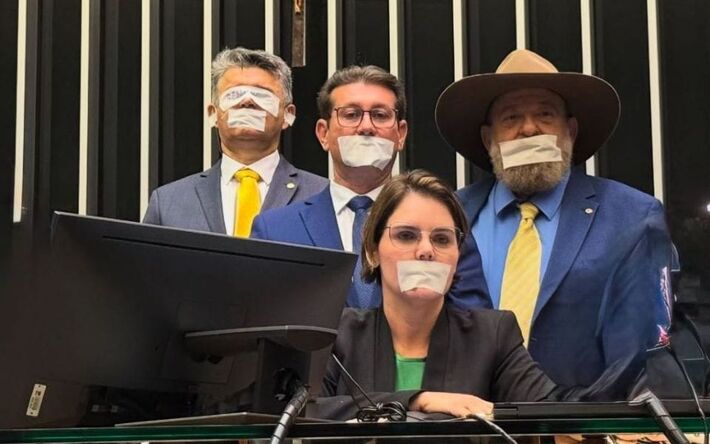 Deputados bolsonaristas viram chacota nacional.  