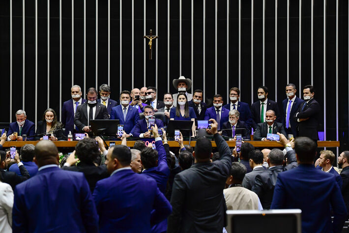 Bolsonaristas impedem o funcionamento dos plenários da Câmara e do Senado. Foto: Saulo Cruz / Agencia Senado