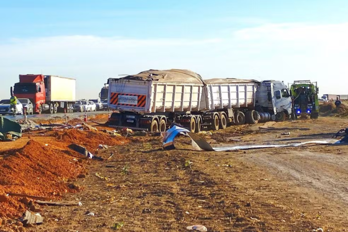 Acidente entre carreta e ônibus na BR-163, em Lucas do Rio Verde. Foto: Cesar Torres