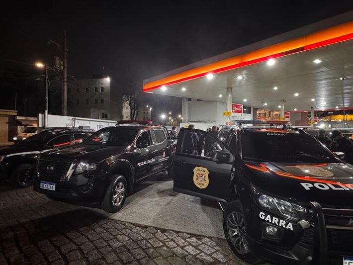 Desde as primeiras horas desta quinta-feira (28/8), uma força-tarefa - composta por cerca de 1.400 agentes do Ministério Público de São Paulo (MPSP), por meio do Grupo de Atuação Especial de Combate ao Crime Organizado (GAECO), MPF, PF, entre outros. 