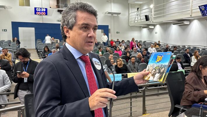 Vereador Landmark durante sessão desta terça na Câmara Municipal