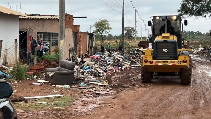 Investigados transformaram rua em lixão