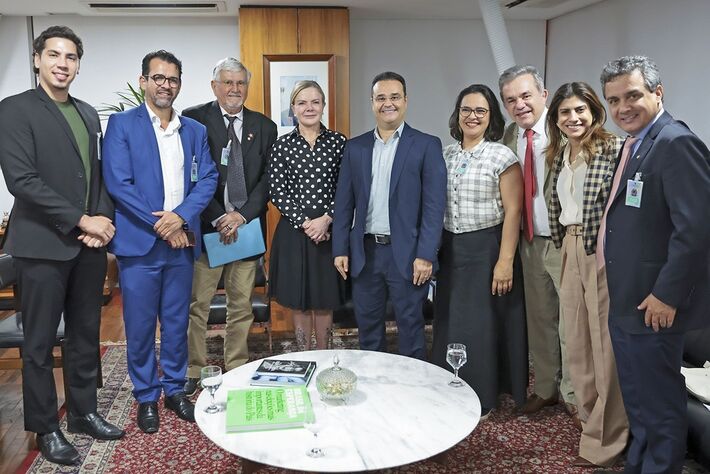 Lideranças do PT-MS e Fábio Trad participaram de recente reunião com a ministra Gleisi Hoffmann, em Brasília. Foto: Gil Ferreira/SRI