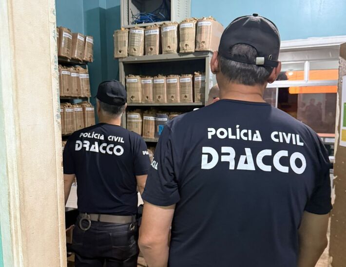 Agentes do Dracco durante operação nesta quarta-feira