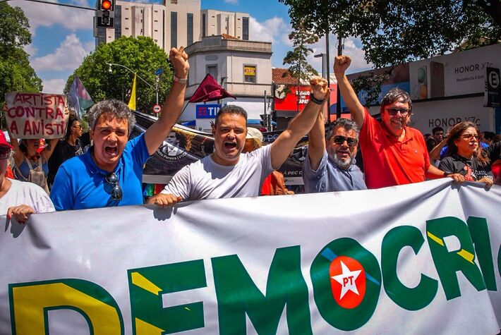 Lideranças do PT em manifesto no centro de Campo Grande